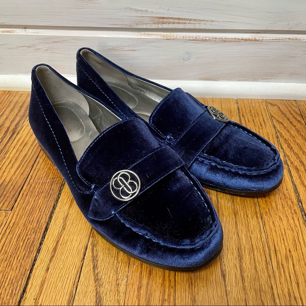 Bandolino Navy velvet loafers Size 8.5 Lakita Great condition